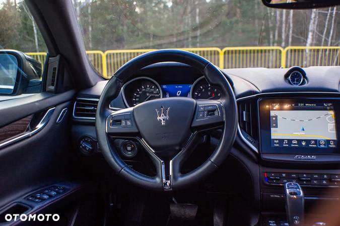 Maserati Ghibli S GranSport - 12