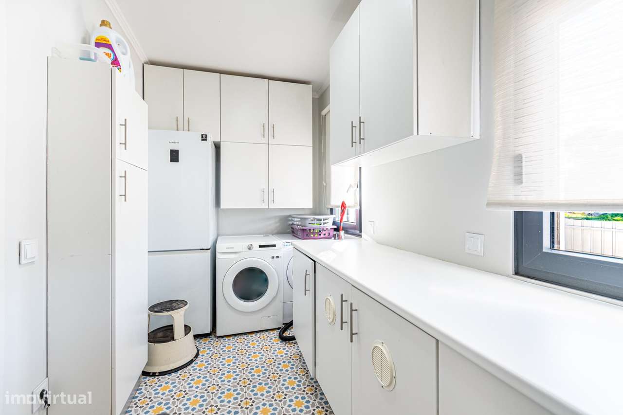 Excelente Moradia térrea Semi nova com piscina na Moita-29