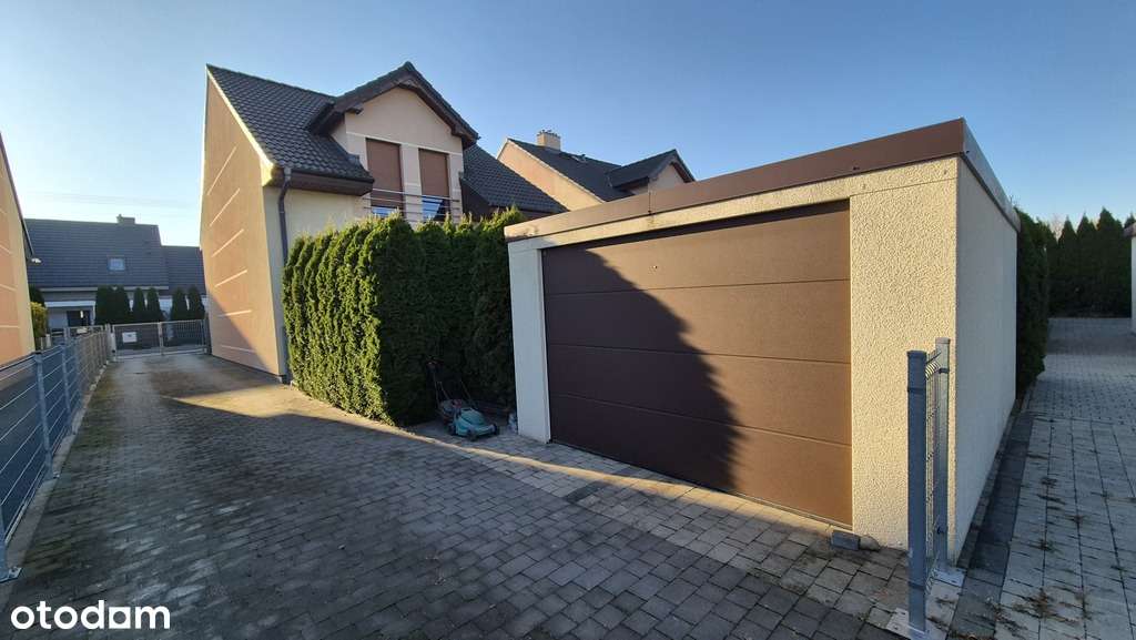 dwupoziomowe z ogródkiem i garażem na Plewiskach