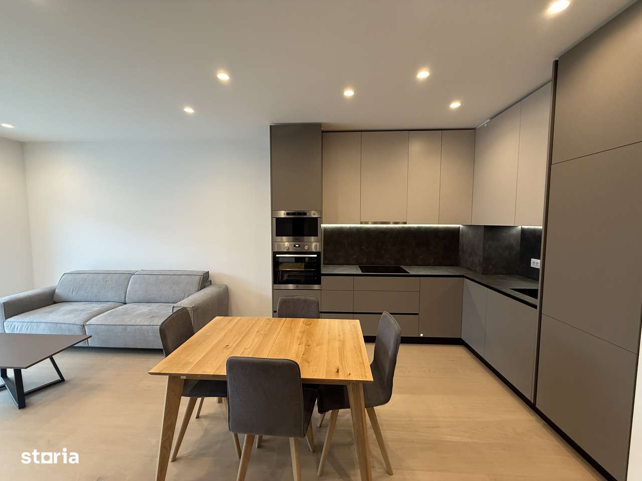 2 camere Premium - Aviatiei Towers 2 - View - Piscina - Imagine principală: 4/17