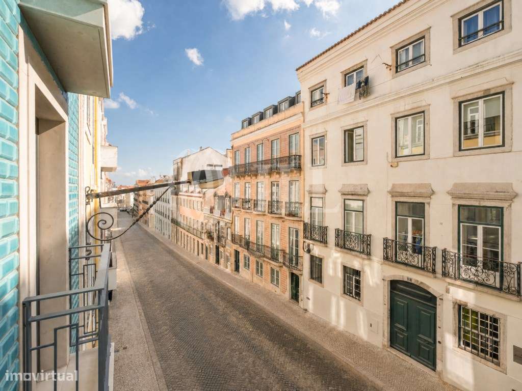 Apartamento T2, com varandas e estacionamento, em Lisboa-35