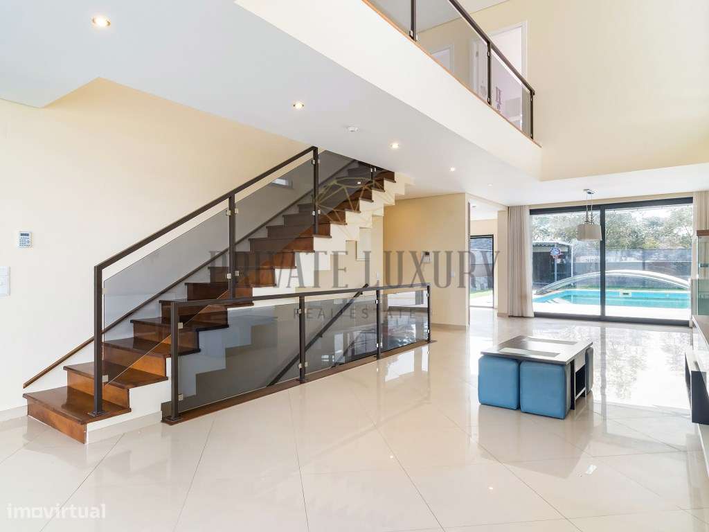 Moradia T4 com varandas e piscina em Azeitão-2
