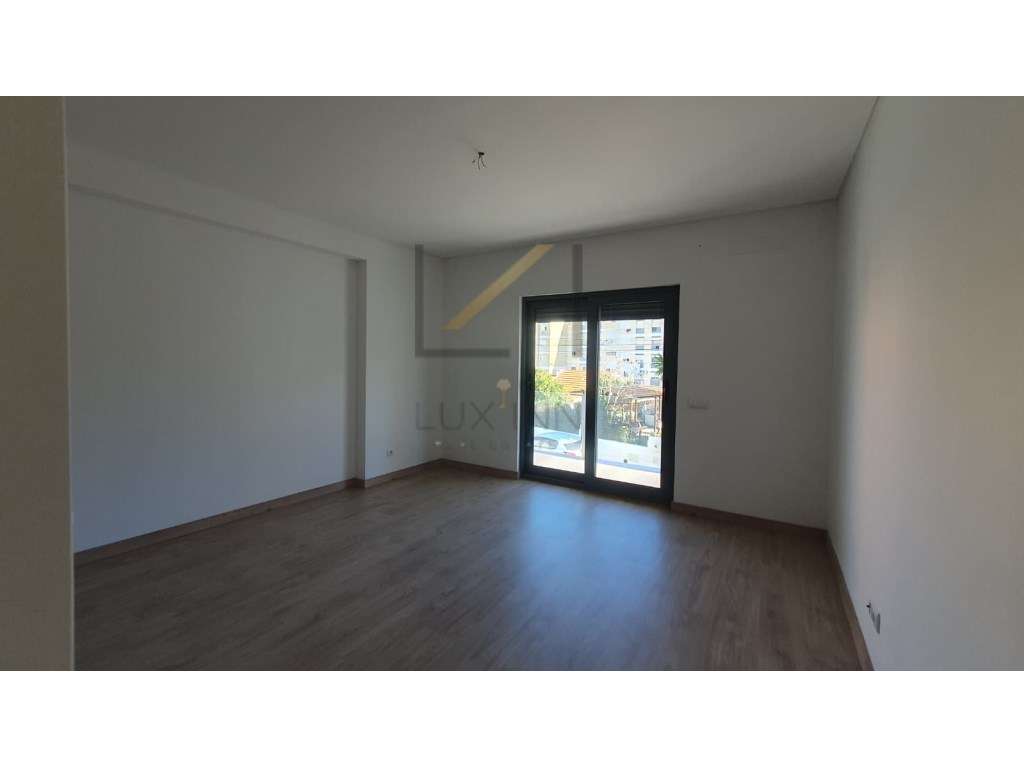 Apartamento T2, com varanda e arrecadação, Setúbal-15