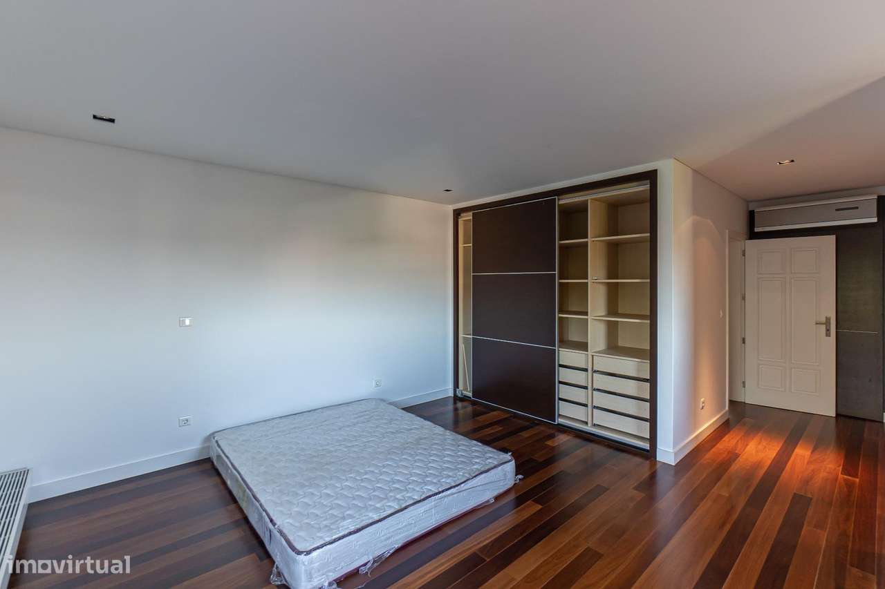 Moradia de Luxo com Elevada Privacidade, Piscinas Interior e...-55