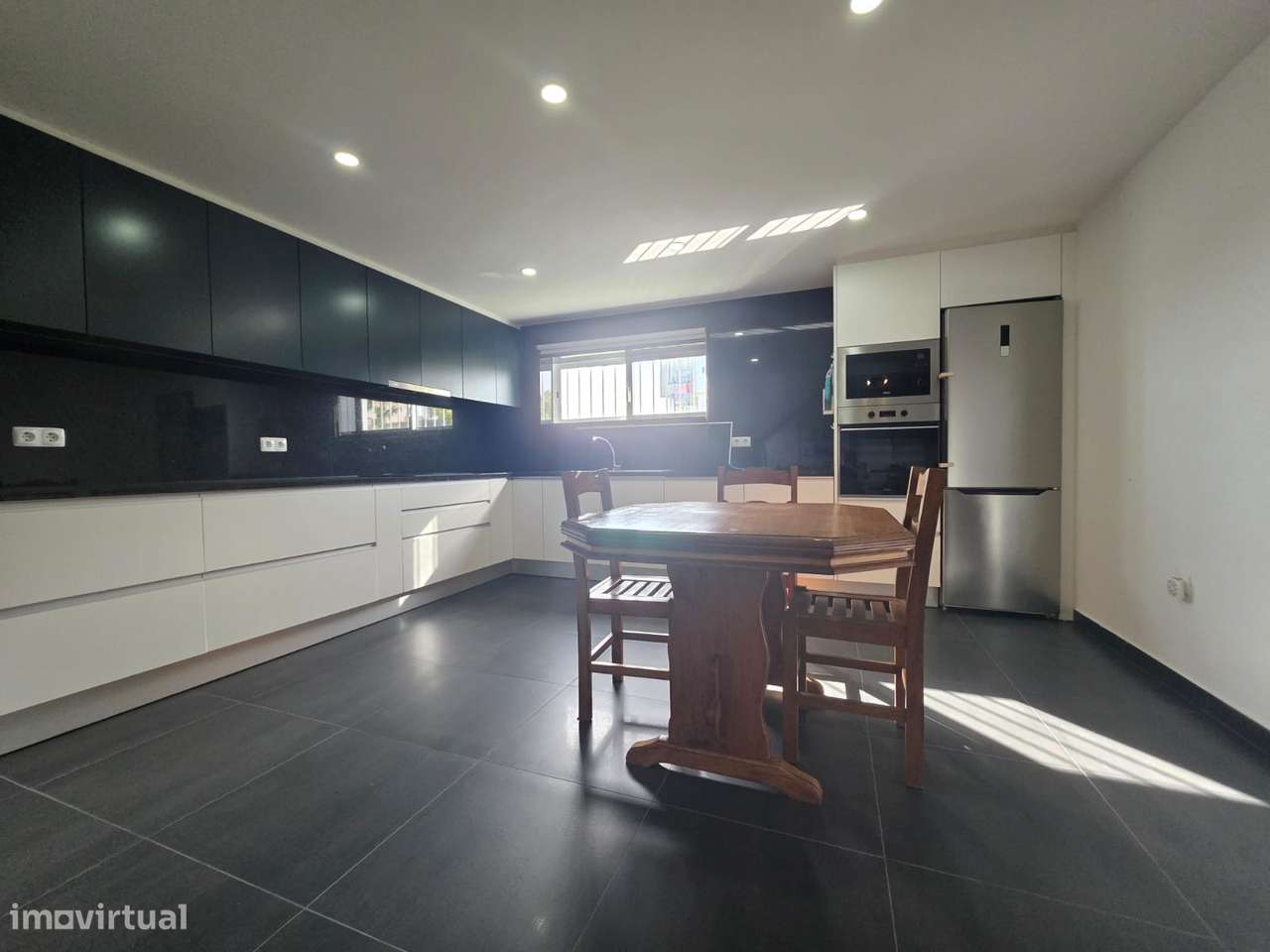 Moradia T4 com Jardim e Garagem em Lourosa-13