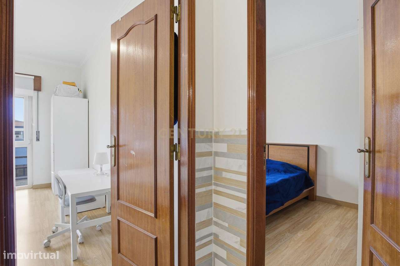 Apartamento T3 à Venda em Casal de Cambra – Excelente Estado de Conser-25