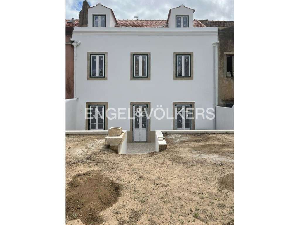 Prédio com terraço e piscina em Benfica - Grande imagem: 2/38