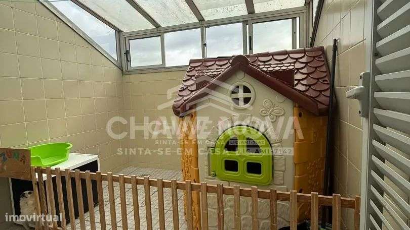 Apartamento T2 no último andar com 3 varandas e garagem-15