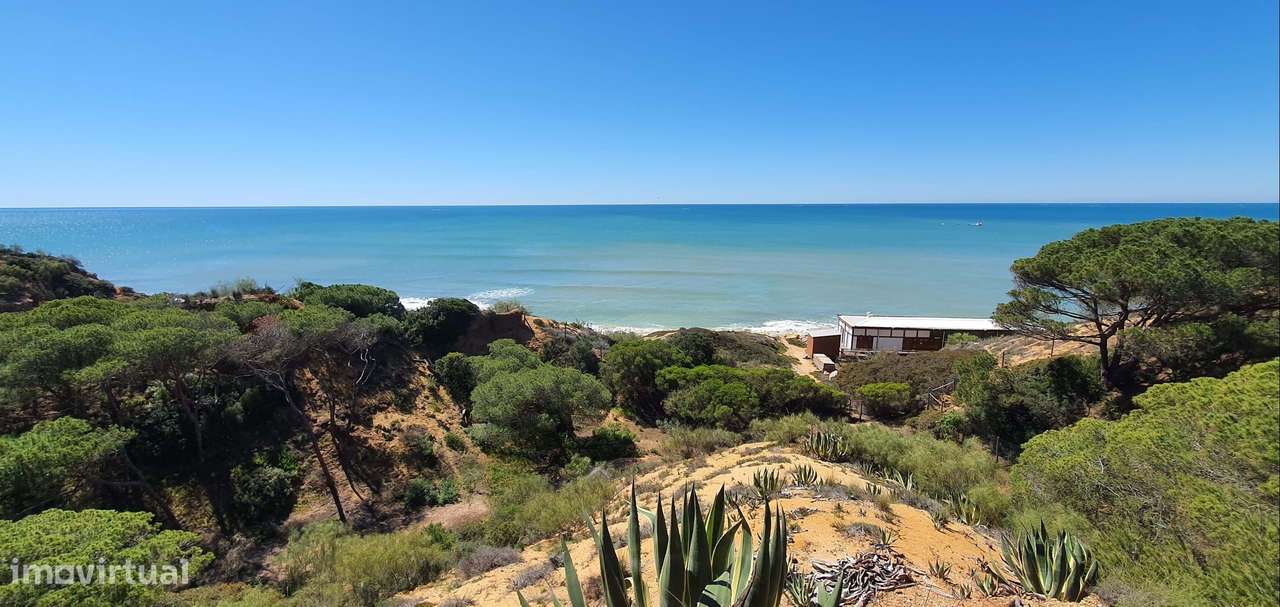 Moradia em primeira linha de mar com acesso direto á praia-12
