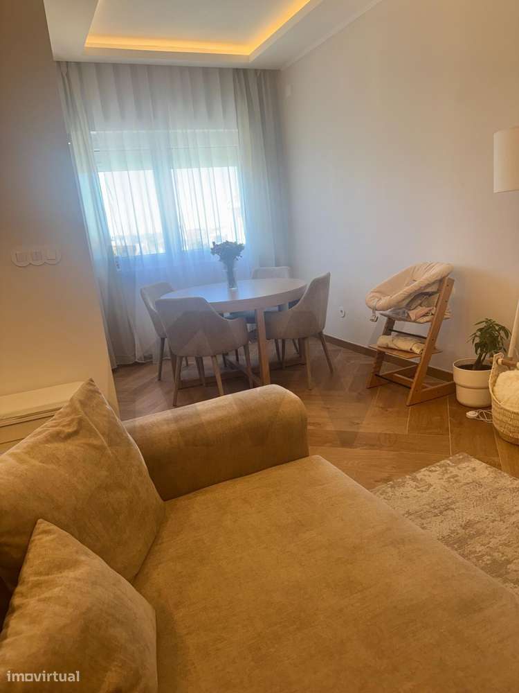 Linda a Velha - 1º Andar Remodelado, Mobilado e com Financiamento Gara-10