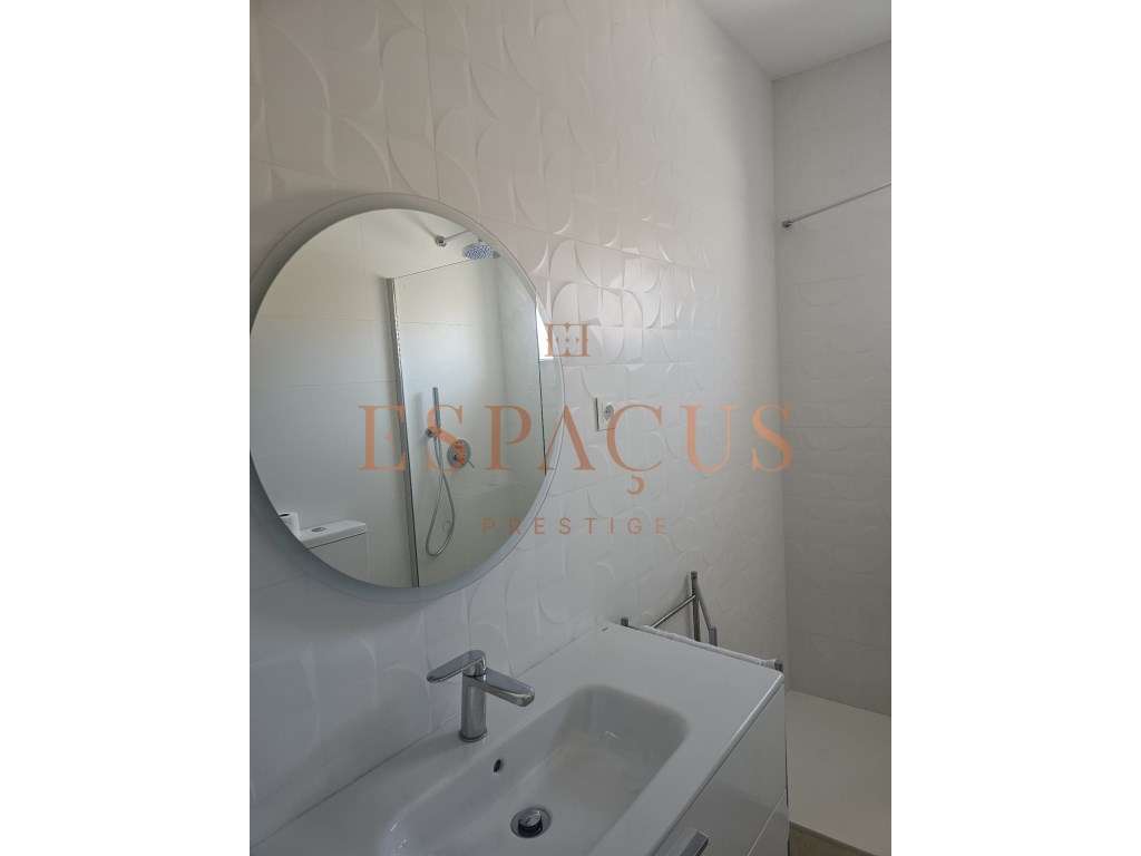 Apartamento T2 com Terraço no Coração do Centro Histórico-22