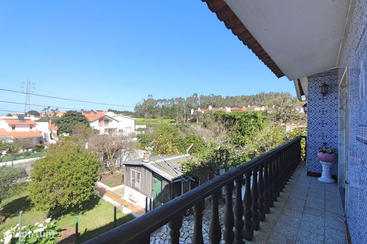 Moradia isolada em Gaeiras, com 4 quartos, jardim e garagem fechada.-17