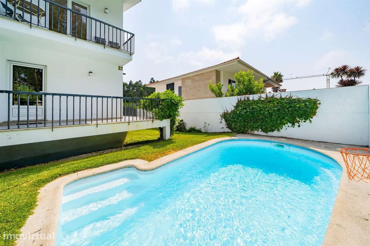 Moradia T4 com piscina nas Marinhas | Esposende-21