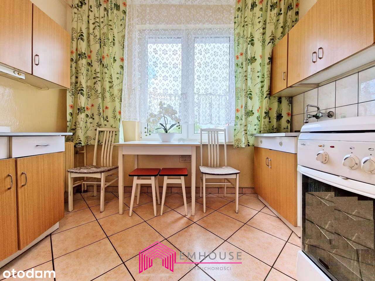 OBNIŻKA CENY ! Trzypokojowe mieszkanie w centrum z potencjałem.-4