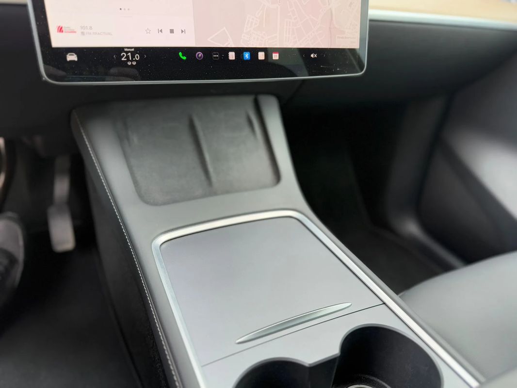 Tesla Model Y Long Range Dual Motor AWD - 24