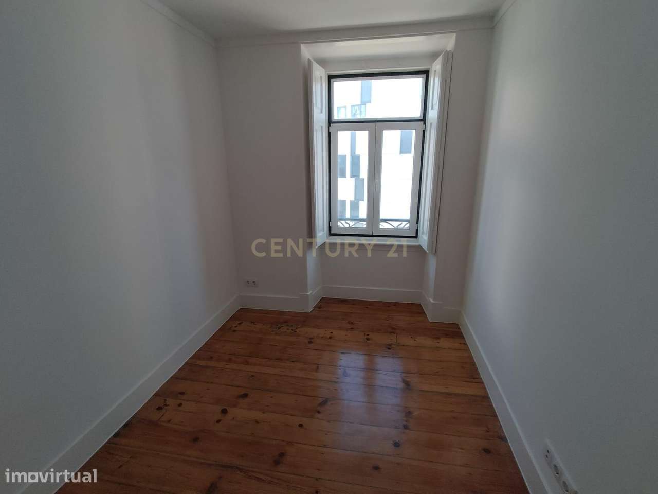 Apartamento amplo e como novo na Rua Gomes Freire - Grande imagem: 3/14