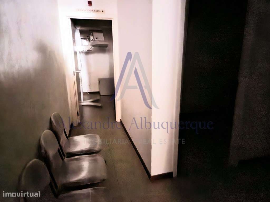 Invista no espaço ideal para o seu negócio em Sesimbra!-18