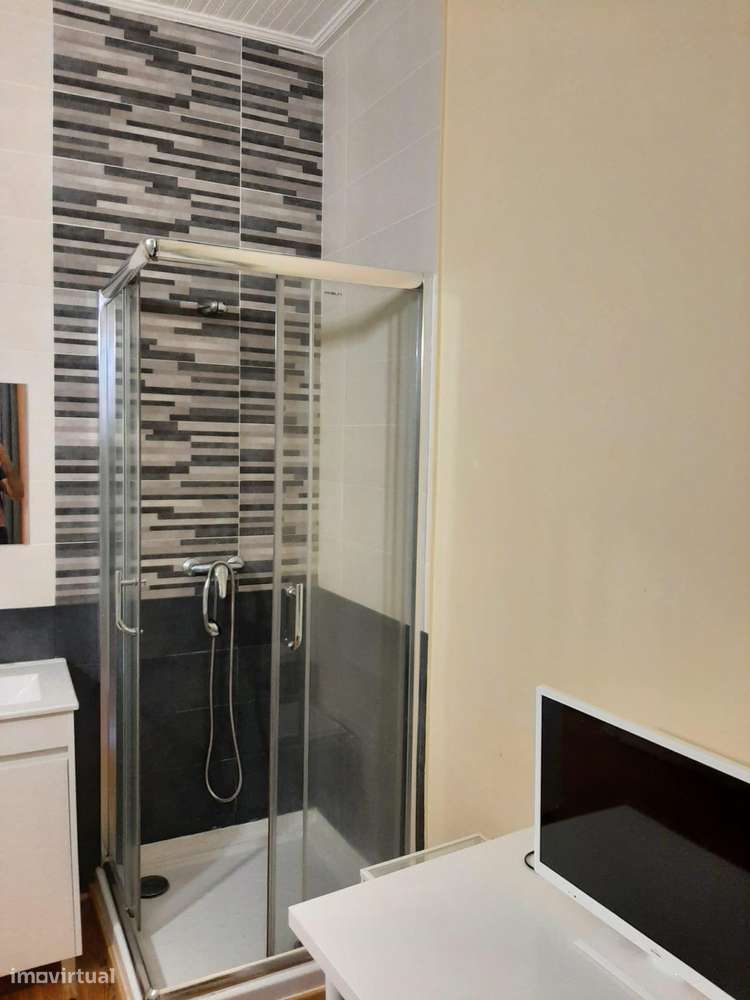 Edifício Junto ao polo das engenharias na covilhã-19