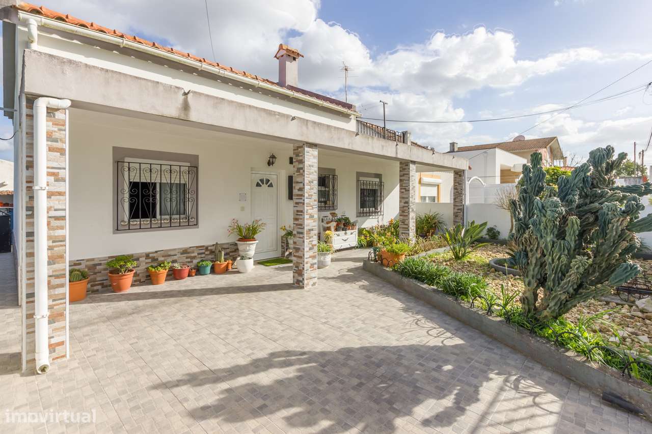 Moradia T2 com piscina e com Anexo T1 em Fernão Ferro, Seixal - Grande imagem: 4/23