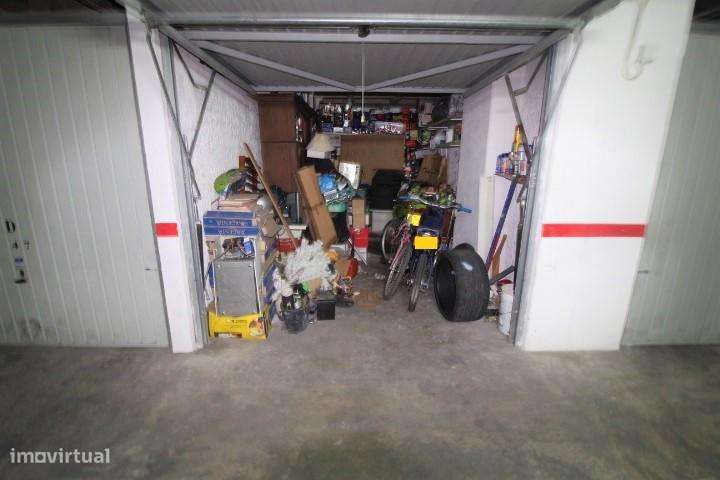 Armação de Pêra, Garagem Box, perto dos ctt, muito central - Grande imagem: 4/6
