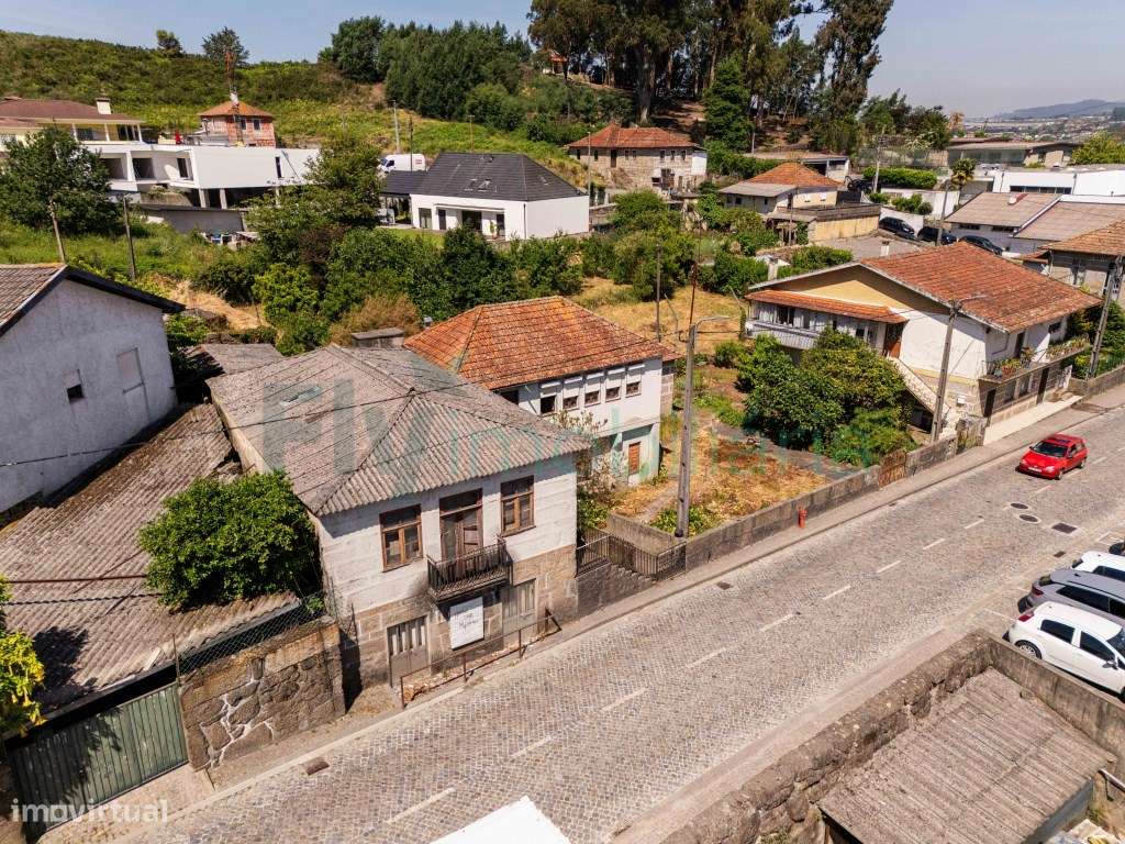 Prédio para Restauro com Terreno de Construção em Vila Nova do Camp... - Grande imagem: 5/19