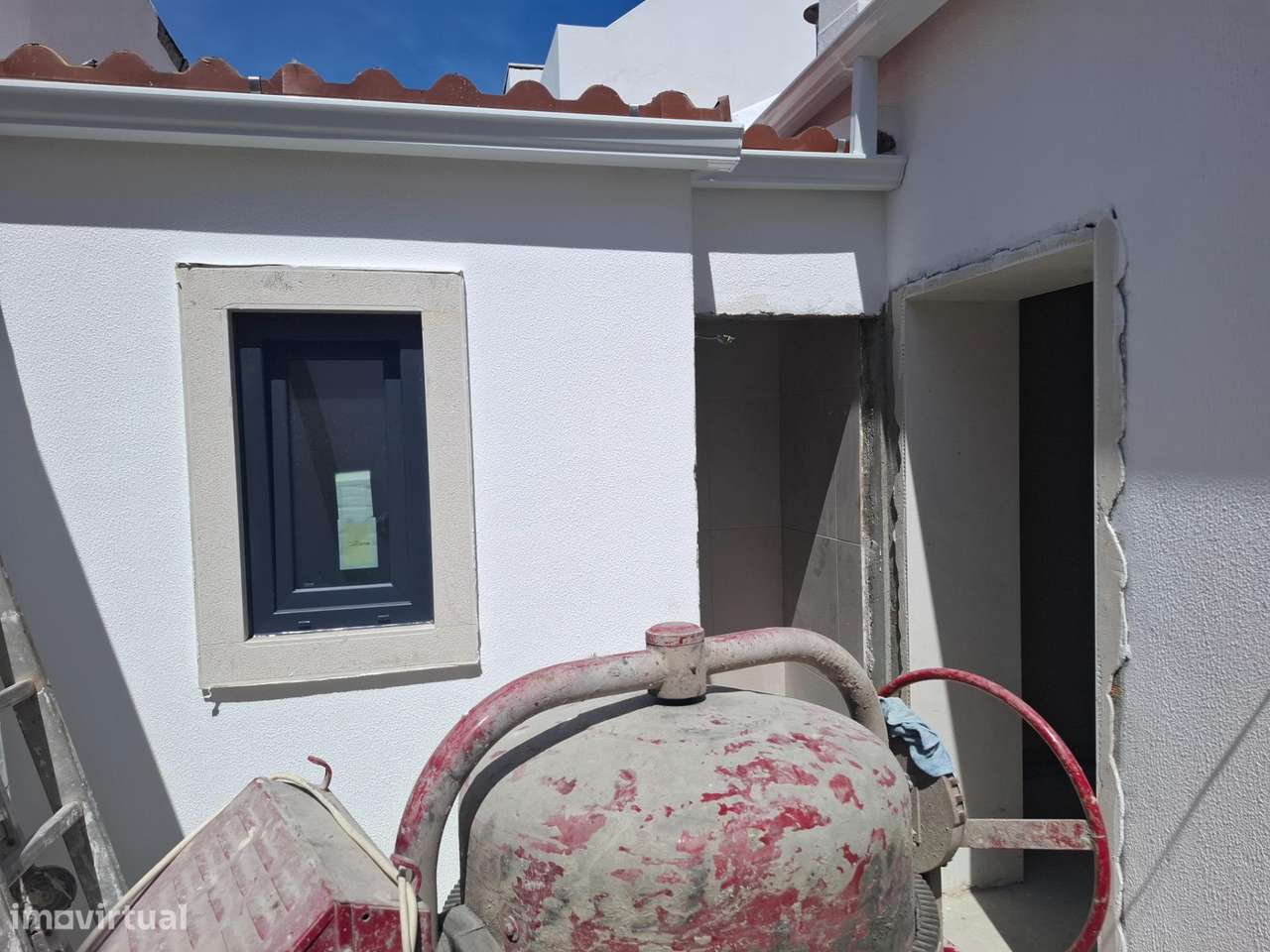 Moradia Térrea T2 com Logradouro Totalmente Remodelada Barreiro-13