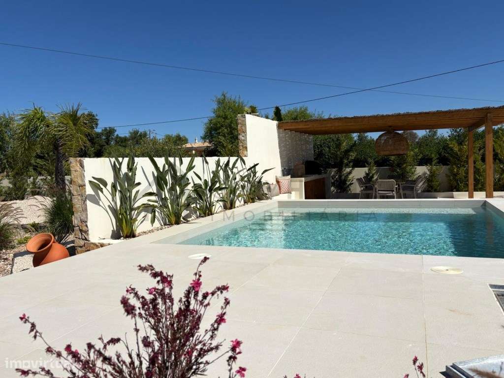 MORADIA DE CHARME COM 4 SUITES INDEPENDENTES E PISCINA-5