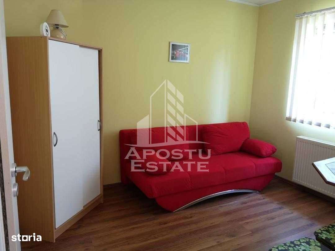 Casa individuala in Dumbravita, 2 locuri de parcare, Centrala proprie - Imagine principală: 5/8