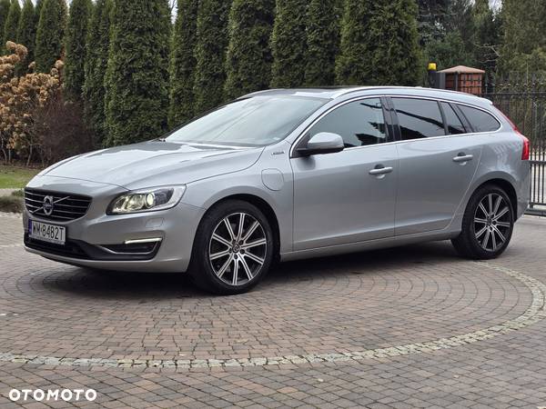 Volvo V60 D6 AWD Plug-in Hybrid Summum - 23