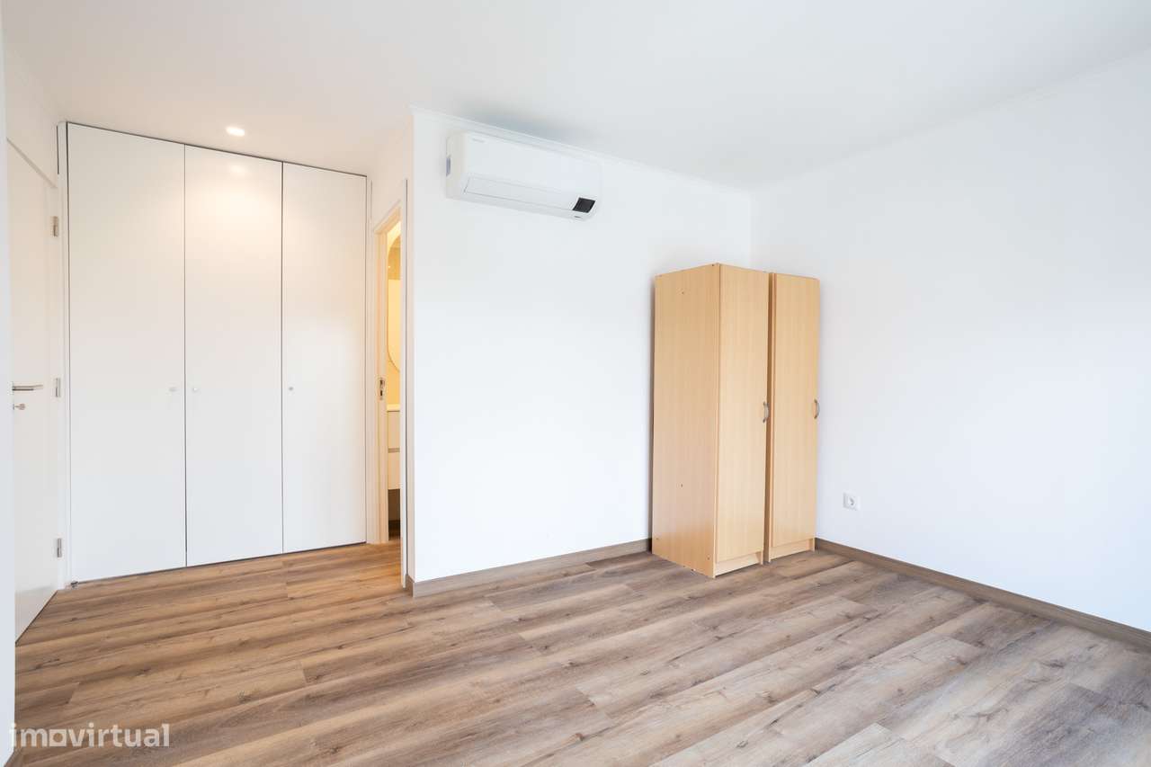 Excelente Moradia Unifamiliar Contemporânea T5 a estrear com Piscina e - Grande imagem: 5/60