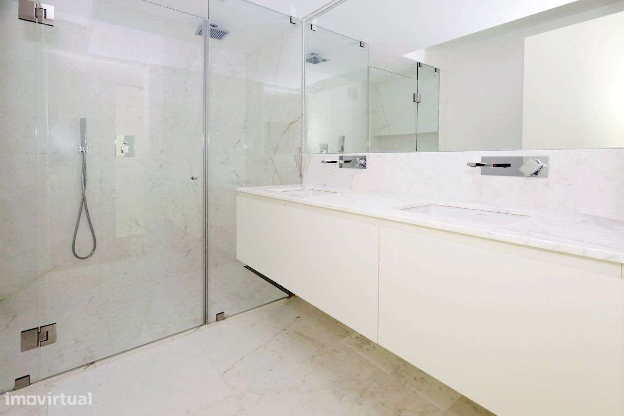 Apartamento T2 com 110m2 no edifício Varino 04-6