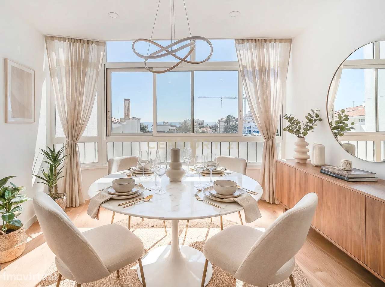 Viver no Estoril: T2 Renovado com Vista Mar, a 5 min a pé da Praia e d-22