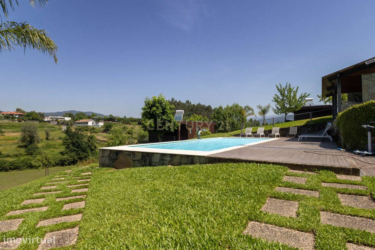 Quinta de Luxo de Vinho e Natureza com Potencial de Expansão perto do-15