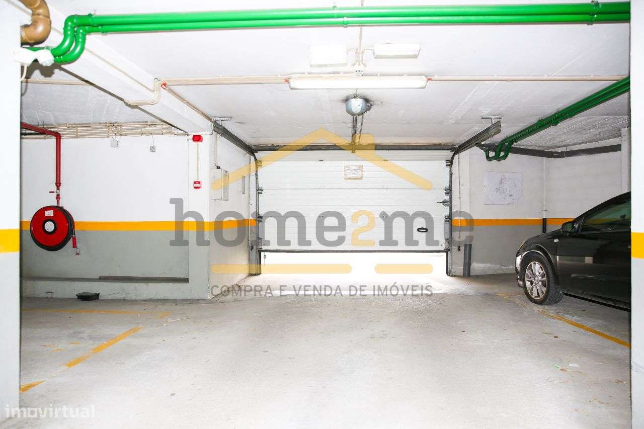 Loja com terraço e lugar de garagem-18