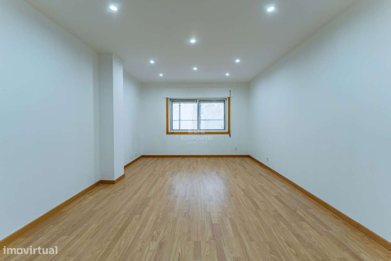 T3 Renovado | 2 Frentes | Varanda | Garagem e Arrumos – Porto junto à-6