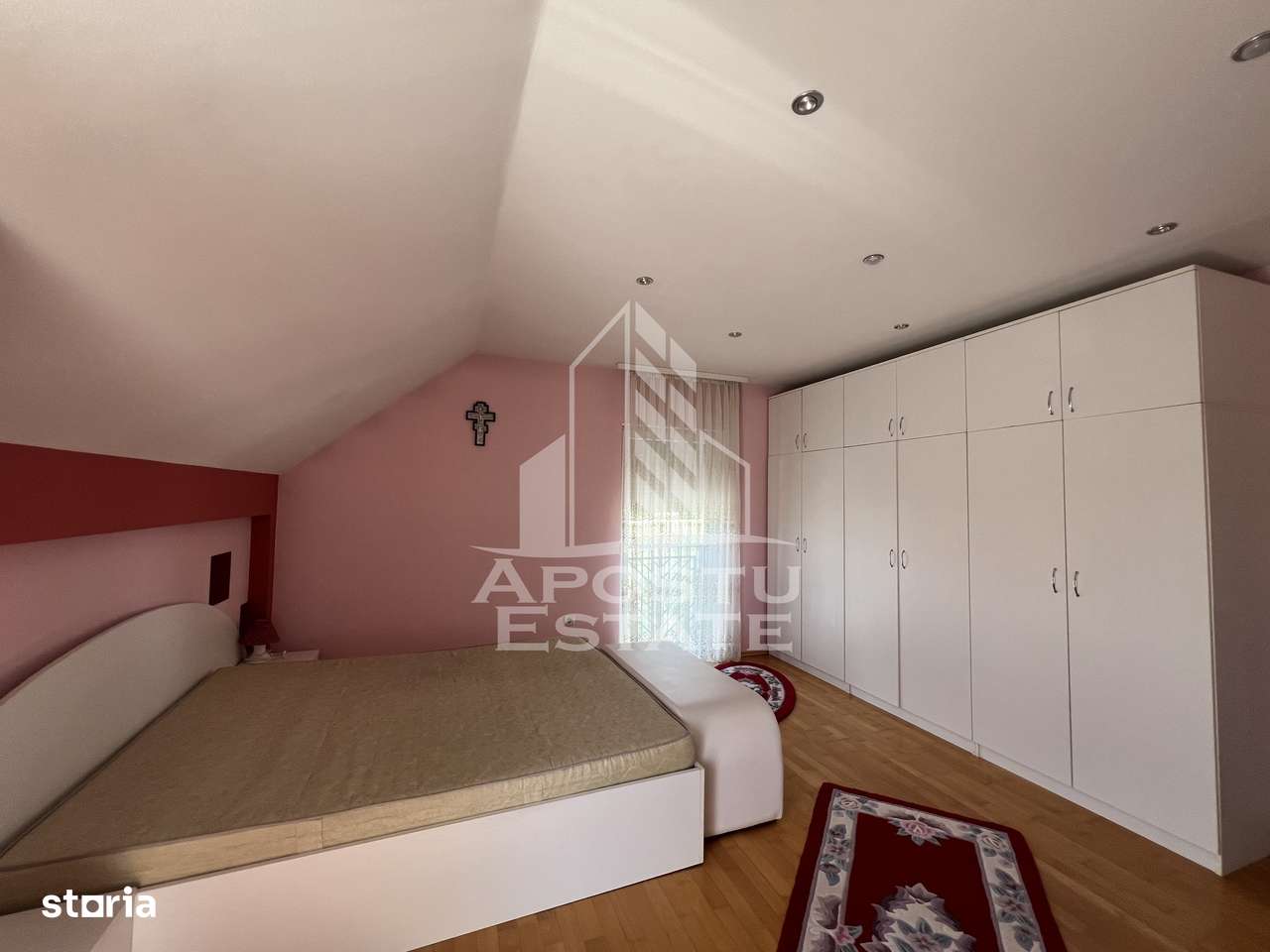 Vila individuală deosebită cu piscina încălzită - Imagine principală: 4/12