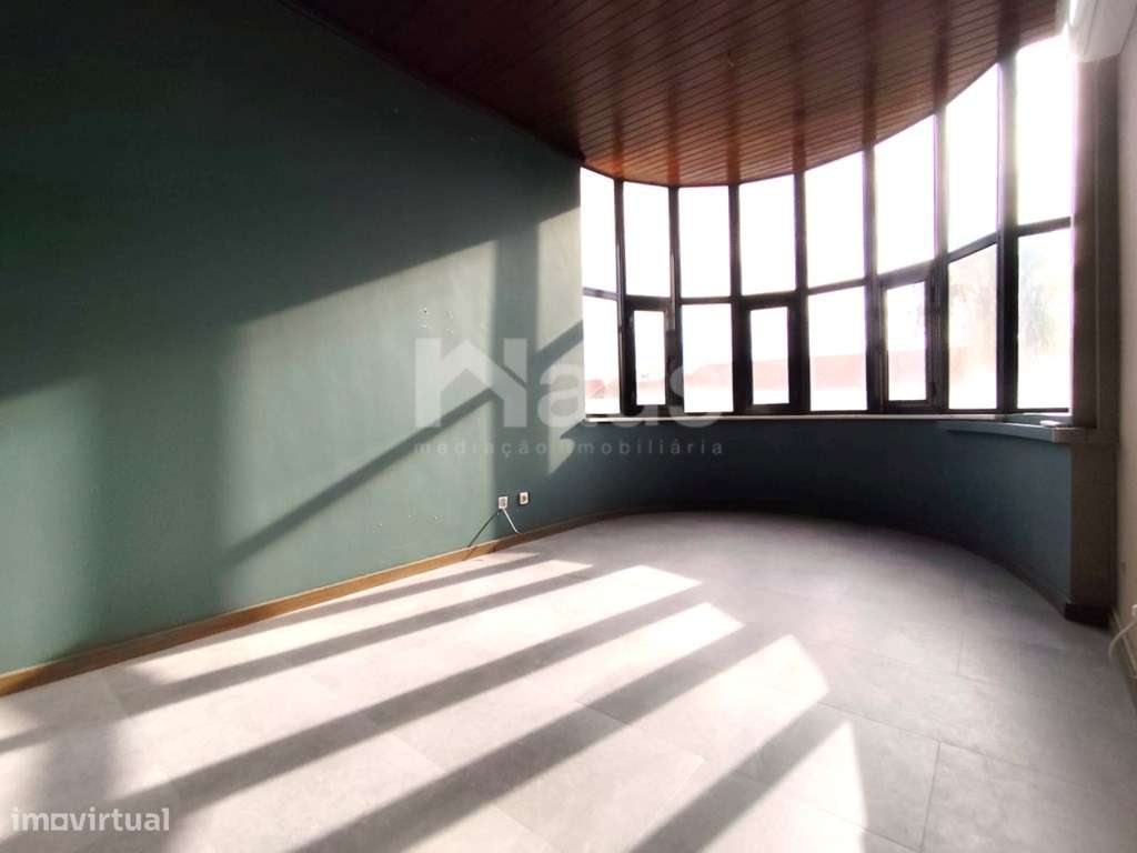 Escritório/espaço de serviços - Grande imagem: 4/8