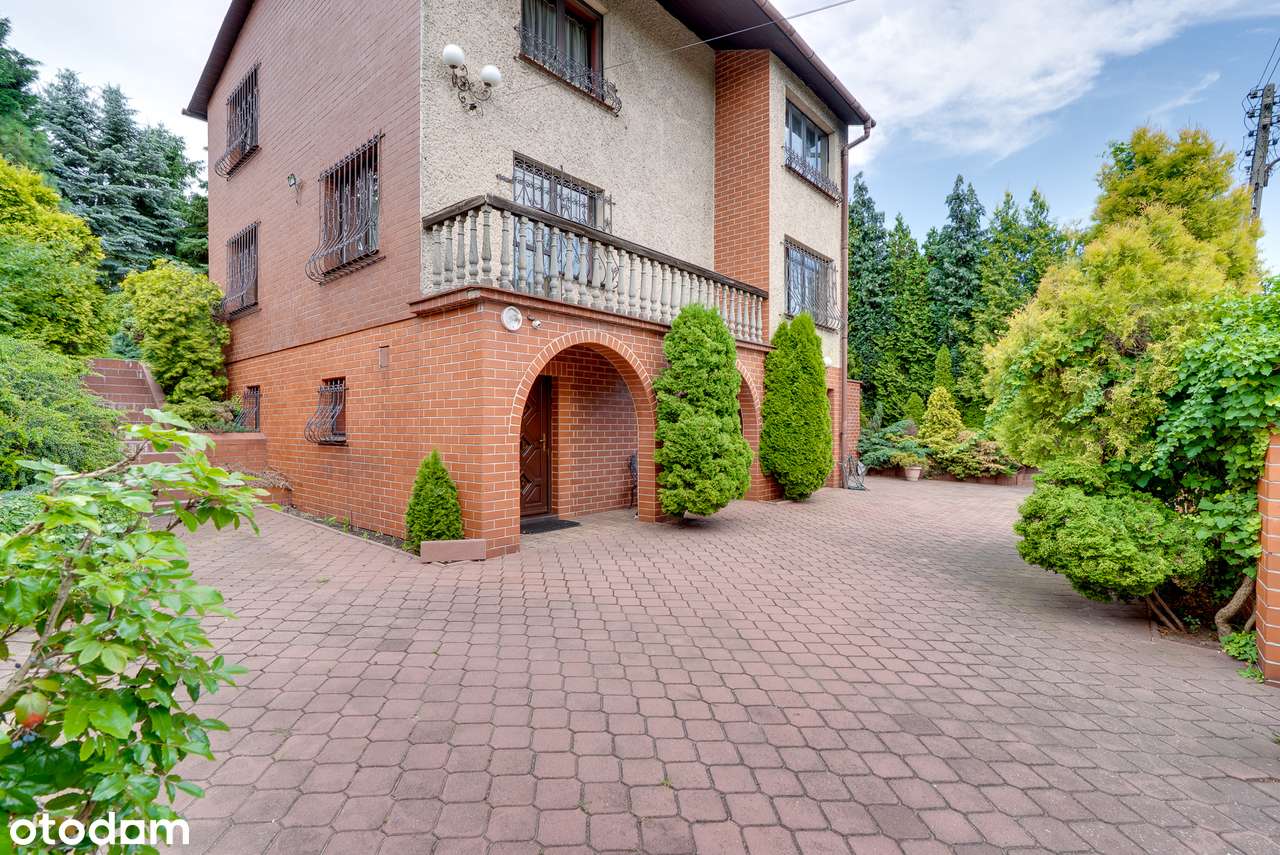 3-poziomowy dom z tarasem, 2 garażami i dużym ogrodem do aranżacji-5