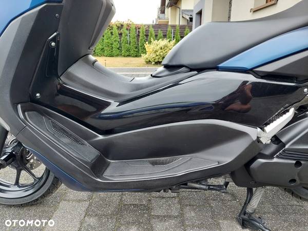 Yamaha NMAX - 11