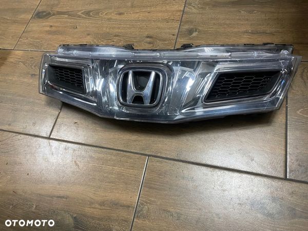 HONDA CIVIC VIII UFO LIFT ATRAPA GRILL ORG. - 1