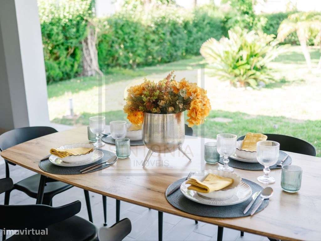 Moradia de Luxo Térrea na Herdade da Aroeira-0