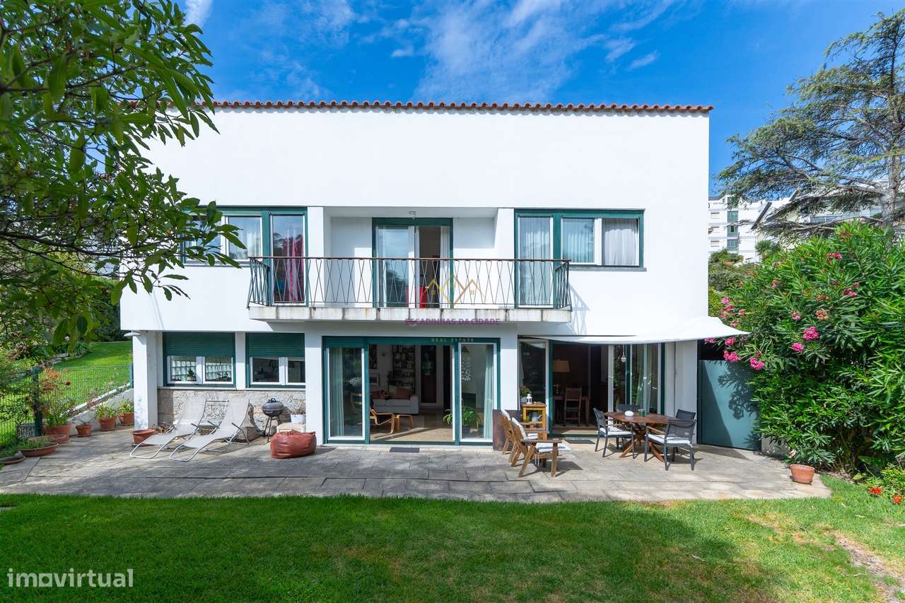 Moradia única à venda numa das melhores ruas de Oeiras - Grande imagem: 1/33