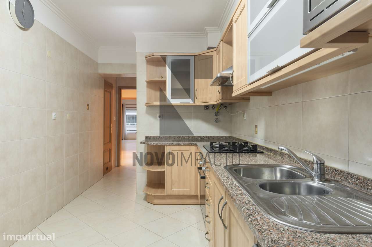 Apartamento T3 c/ parqueamento e arrecadação-8