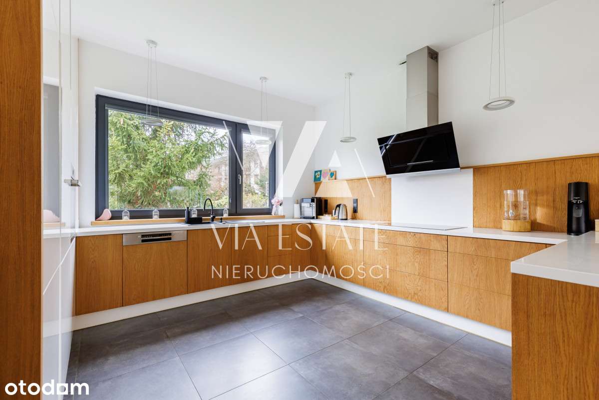 Parterowy nowoczesny dom w Konstancinie I 305m-4