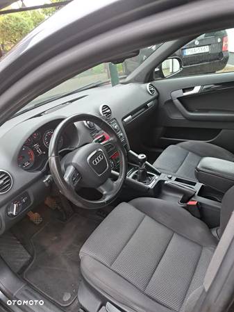 Audi A3 1.6 TDI DPF Attraction - 4