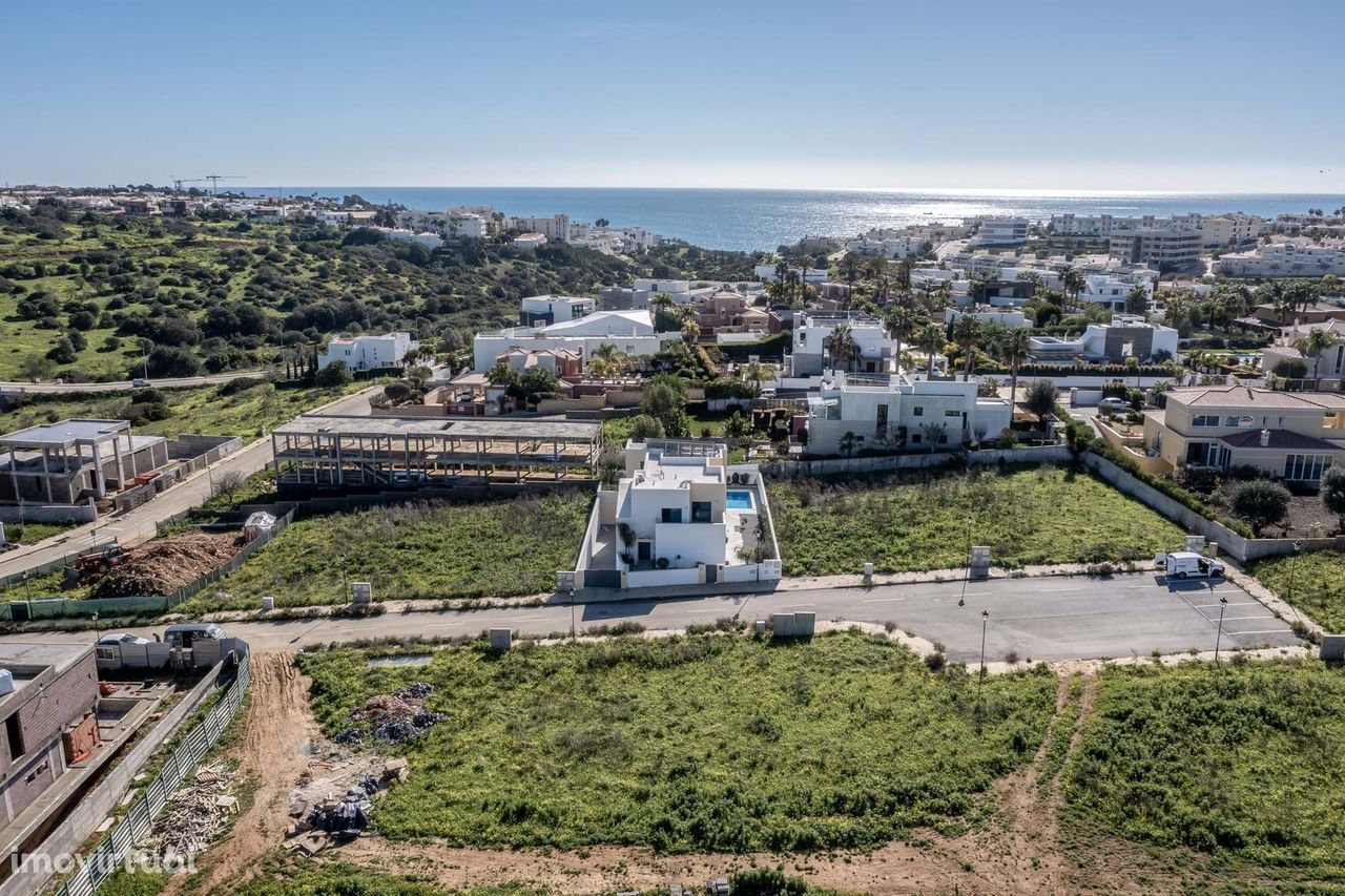 LOTE URBANO PARA CONSTRUÇÃO NO PORTO DE MÓS, LAGOS