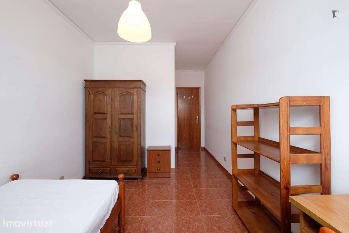 Quarto - localizado em Conchada Coimbra - Grande imagem: 5/7