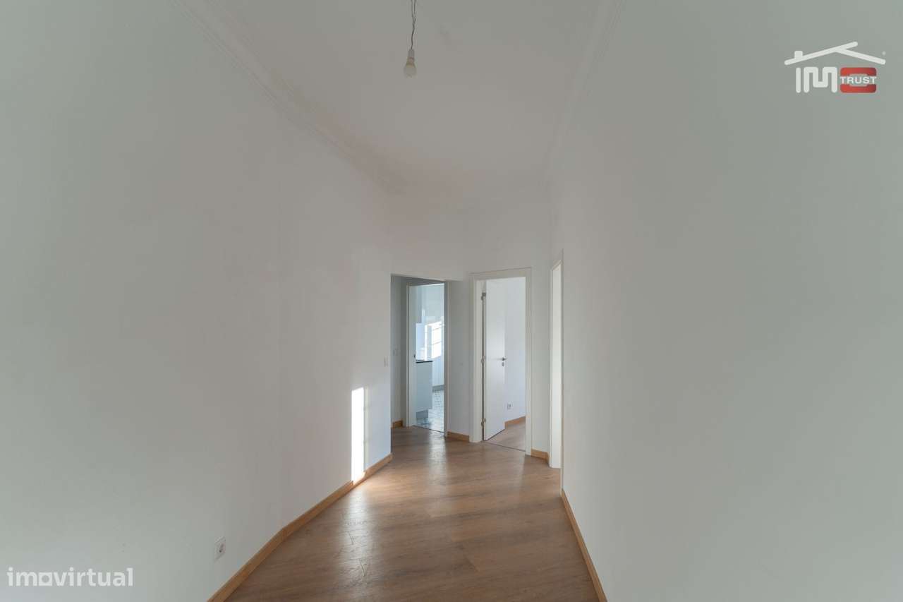OPORTUNIDADE INVESTIMENTO - APARTAMENTO T4 CONVERTIDO EM T5 COM TER...-12