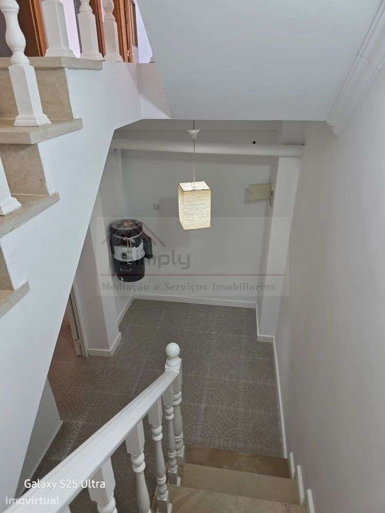 Moradia T4 com piscina e 900 m² de terreno na Quinta da Serralheira,-58
