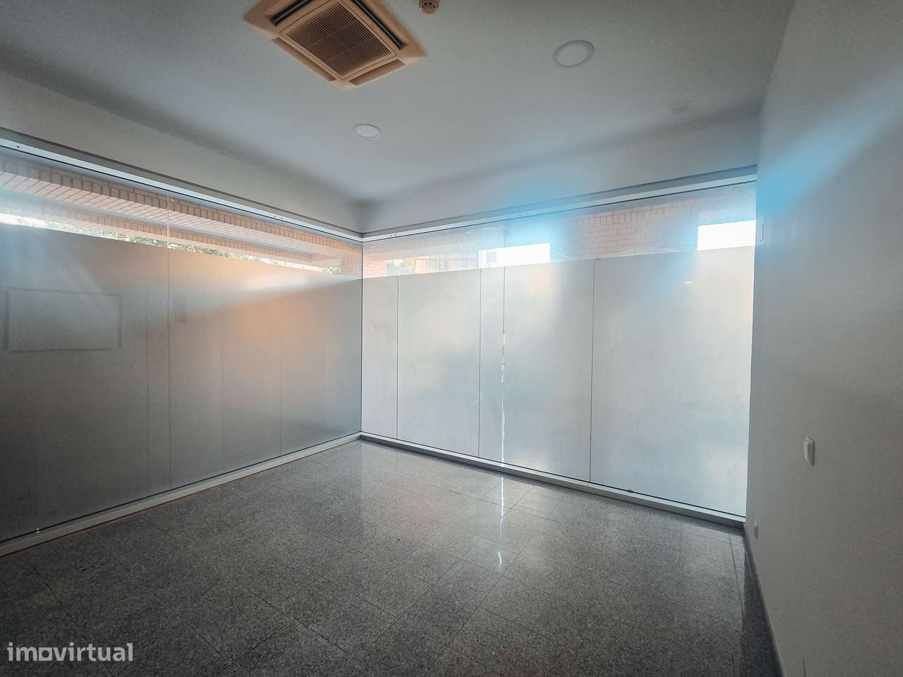 Loja nas galerias do Jeronimo - Grande imagem: 5/6